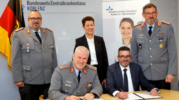 Intensivierung der Zusammenarbeit zwischen dem Bundeswehrzentralkrankenhaus Koblenz und dem Katholischen Klinikum Koblenz-Montabaur besiegelt.