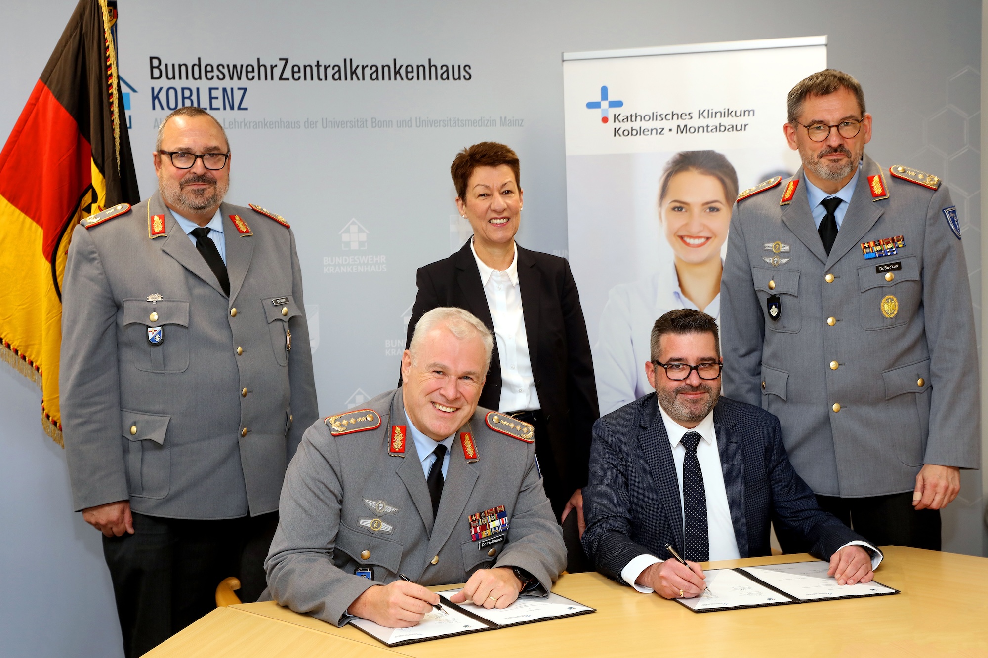 Intensivierung der Zusammenarbeit zwischen dem Bundeswehrzentralkrankenhaus Koblenz und dem Katholischen Klinikum Koblenz-Montabaur besiegelt.