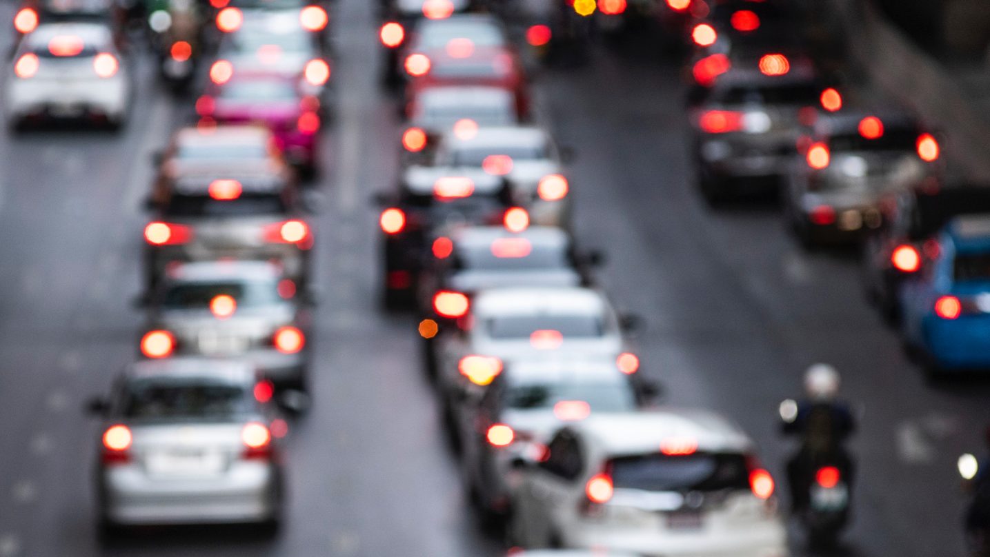 Bundesratsinitiative: Die Straßenverkehrsordnung beinhaltet noch keine konkreten Regelungen für das Vorbeifahren an Einsatzstellen.