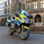Das BMW-Modell RT 1200 am Lambertikirchplatz in Münster. Verbrenner, nicht elektrisch