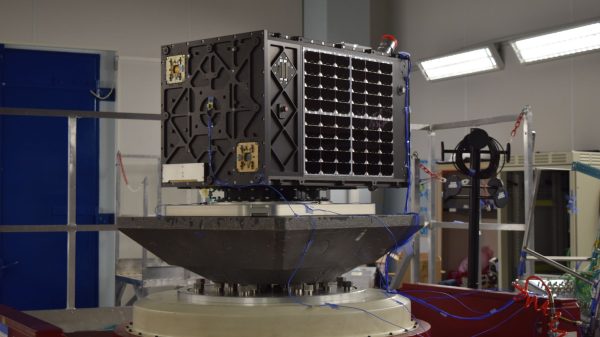 Flamingo-1 Satellit von Vyoma während der Testkampagne am Boden.