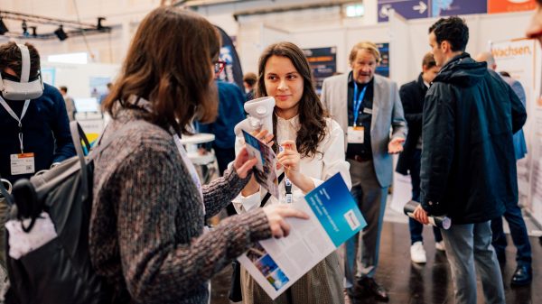 E-World Career Day: Studierende, Schülerinnen und Schüler erhalten kostenfreien Eintritt