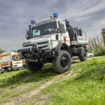 Unimog U 5023 mit Pritsche zum Personentransport und Trommelseilwinde im Erprobungseinsatz beim Bundesamt für Bevölkerungsschutz und Katastrophenhilfe. Hilfsorganisation.