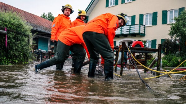 Hochwasser in Bayern: Mit Hochleistungspumpen wurden unzählige Wassermengen abgepumpt.