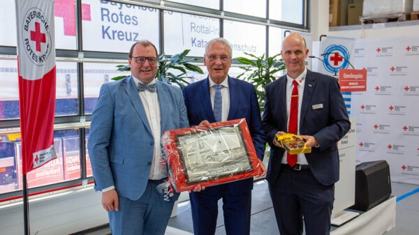 Herrmann bei Einweihung und Segnung BRK Rottal-Inn