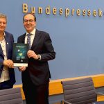 Bundesinnenminister Alexander Dobrindt und BSI-Präsidentin Claudia Plattner bei der offiziellen Pressekonferenz zum BSI-Jahresbericht