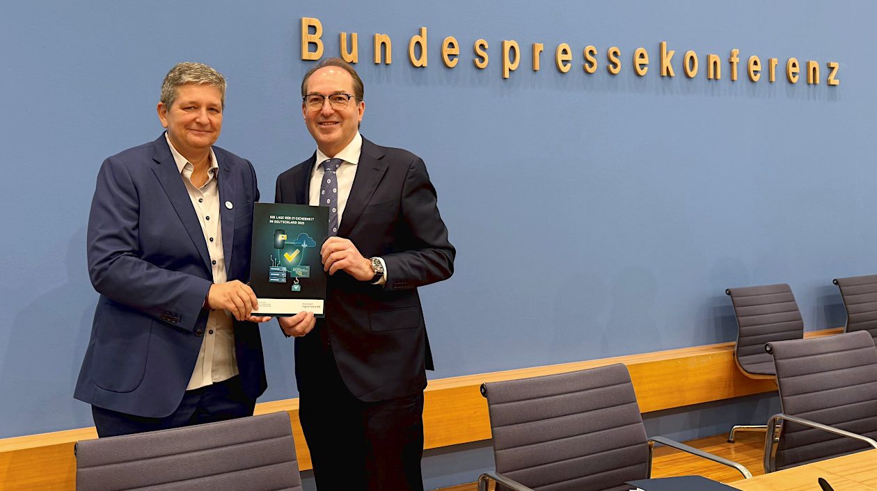 Bundesinnenminister Alexander Dobrindt und BSI-Präsidentin Claudia Plattner bei der offiziellen Pressekonferenz zum BSI-Jahresbericht