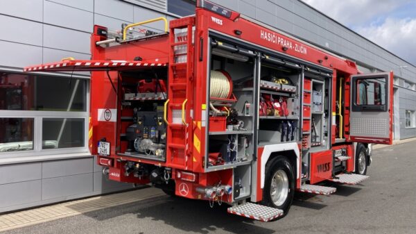 Neuer Mercedes-Benz Arocs für die Feuerwehr in Prag