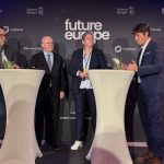 BSI-Präsidentin Claudia Plattner (3.v.l.) sprach beim Weltwirtschaftsforum in Davos mit Stefan Schaible (1.v.l.), Global Managing Partner bei Roland Berger, Michael Theurer, (2.v.l., Vorstandsmitglied der Deutschen Bundesbank) und Sebastian Schmid (r., Chefredakteur der Börsen-Zeitung) über Strategien für ein digital souveränes Europa.