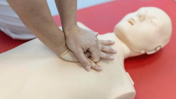 Die ADAC Stiftung unterstützt die flächendeckende Einführung von Reanimationsunterricht in Bayern