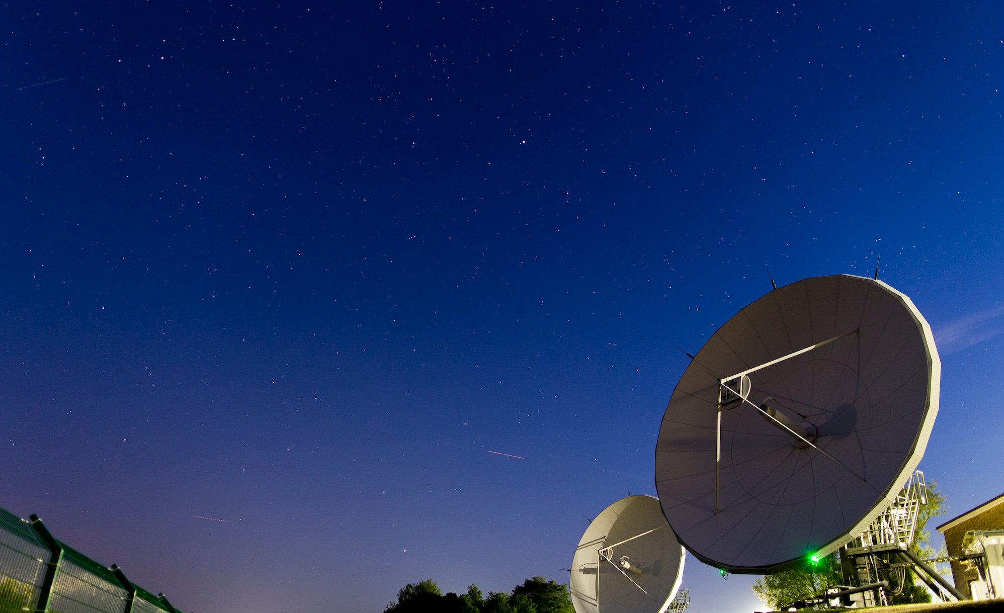 Stationäre Satellitenkommunikation am Weltraum Standort Gerolstein.