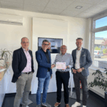 Spendenübergabe bei Lutz mit (von links) Karl Heinz Lutz, Bürgermeister Klaus Thoma, Geschäftsführer Heinz Lutz und OB Herrera Torrez.