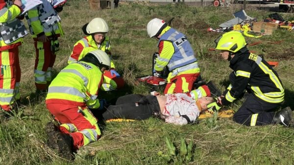 Übung für angehende Notfallsanitäterinnen und -sanitäter