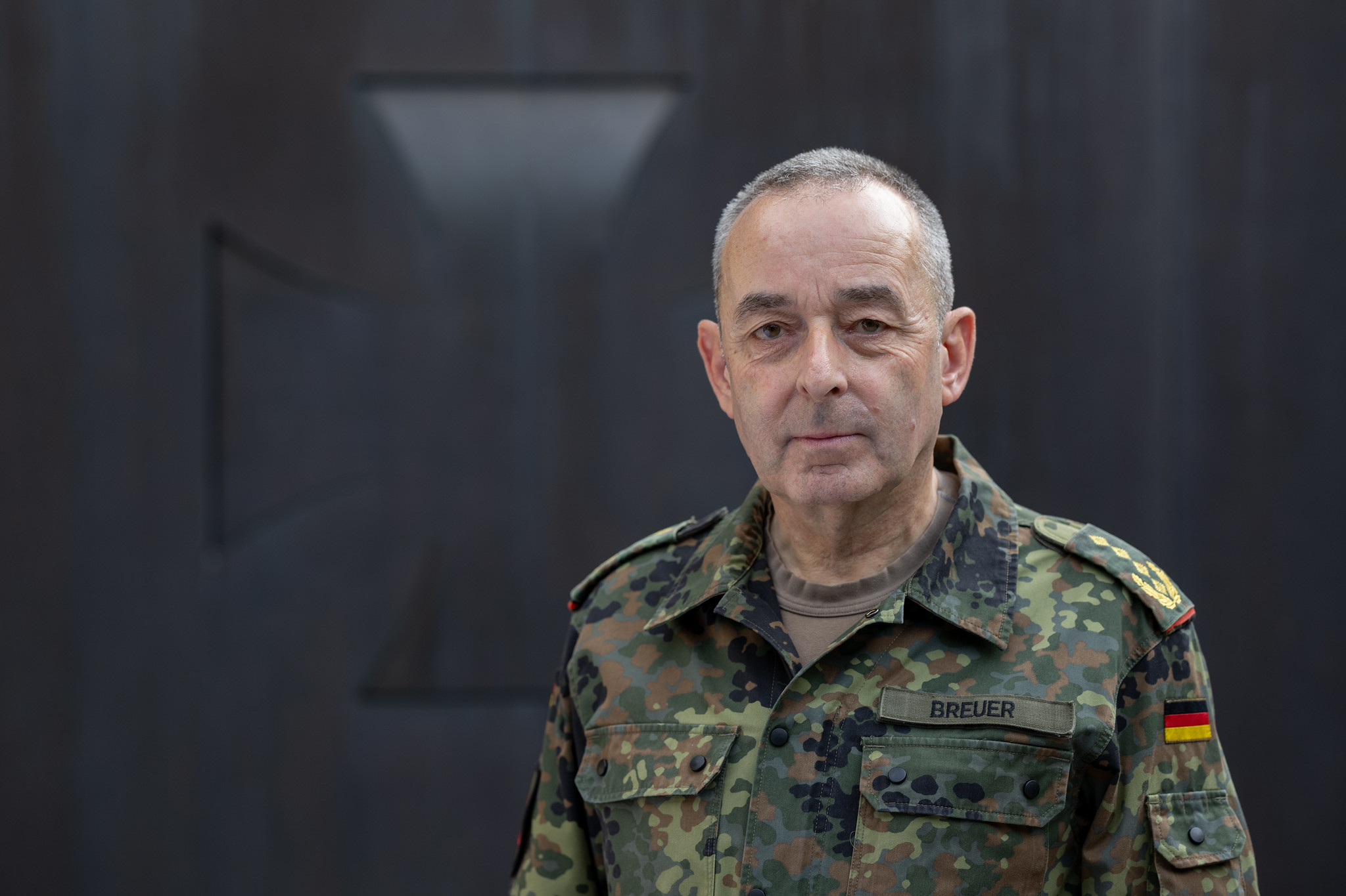 „Für unsere Zusagen gegenüber der NATO und die Umsetzung des OPLAN Deutschland benötigen wir insgesamt etwa 460.000 Soldatinnen und Soldaten“, sagt General Carsten Breuer, Generalinspekteur der Bundeswehr.