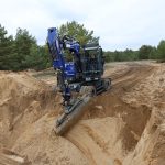 THW: Eine der eindrucksvollen Baumaschinen des THW
