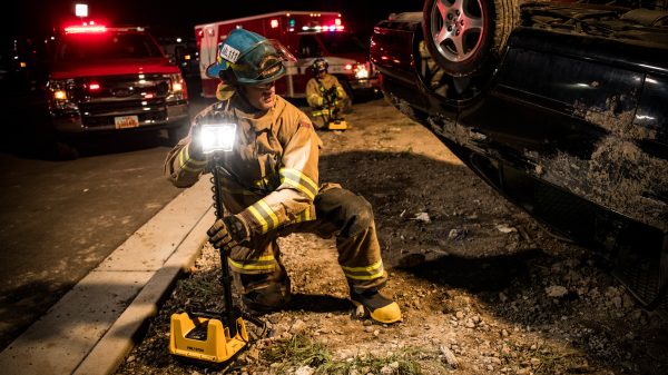 Neues Beleuchtungssystem von Peli mit 4.800 Lumen und über 18 Stunden Laufzeit verbessert Sicherheit und Effizienz in Industrie, Notfall- und Verteidigungseinsätzen.