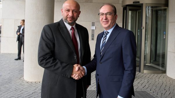 Syrien: Raed al-Saleh (l.), Minister für Katastrophenmanagement und Notfallmaßnahmen in der syrischen Übergangsregierung, und Alexander Dobrindt, Bundesinnenminister.