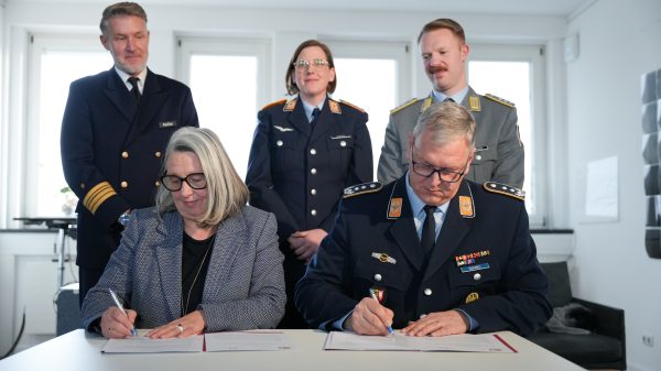 Das Land Schleswig-Holstein und Bundeswehr erneuern Kooperationsvereinbarung zur politischen Bildung