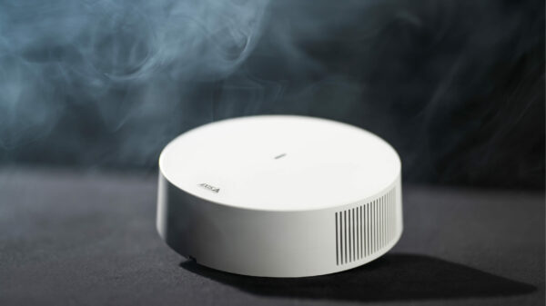Der AXIS D6210 Air Quality Sensor kann als Luftqualitätssensor verschiedene Parameter der Raumluftqualität überwachen.