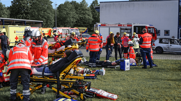 Praktische Übungen haben im Brand- und Katastrophenschutz eine besondere Bedeutung. Die Digitalisierung soll als Motor für Kompetenz- und Handlungsorientierung dienen und die praktische Aus- und Weiterbildung aktiv unterstützen.