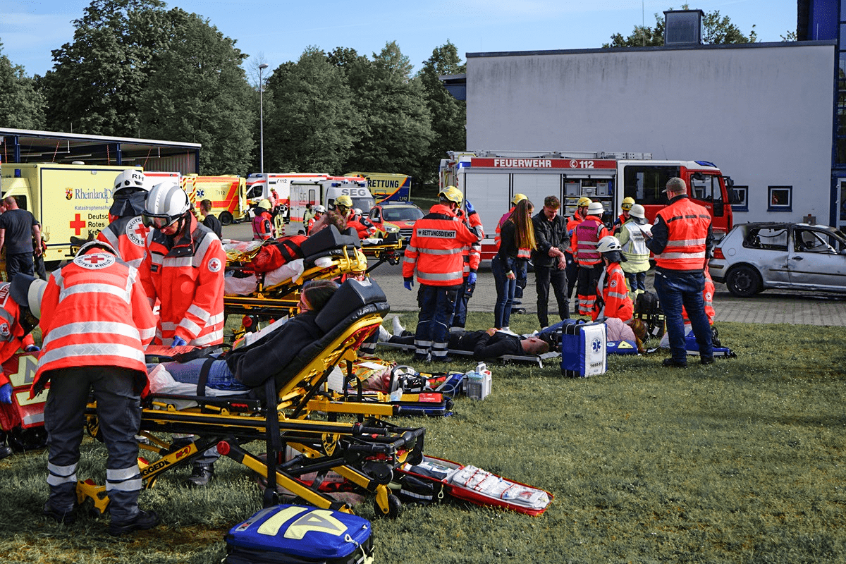 Praktische Übungen haben im Brand- und Katastrophenschutz eine besondere Bedeutung. Die Digitalisierung soll als Motor für Kompetenz- und Handlungsorientierung dienen und die praktische Aus- und Weiterbildung aktiv unterstützen.