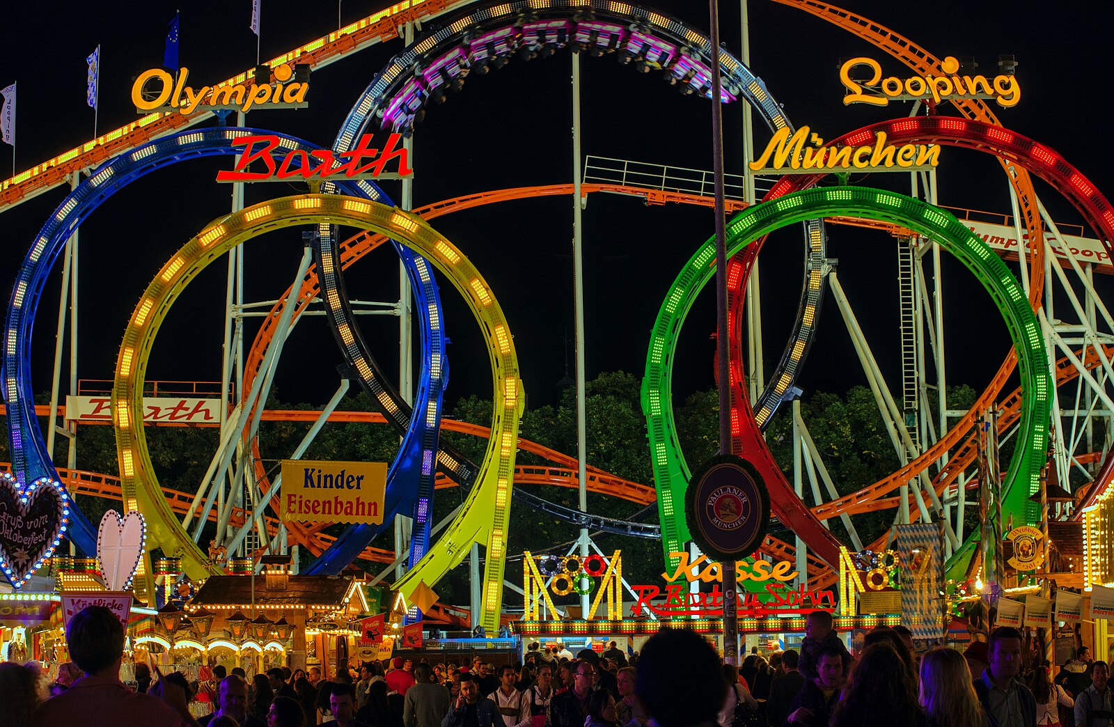Bayerns Innenminister Joachim Herrmann informiert sich vor Ort über die aktuelle Sicherheitslage auf der Wiesn