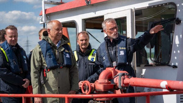 Innenminister Roman Poseck besucht das Abschlusstraining der Maritime Einsatzeinheit der Wasserschutzpolizei in Wiesbaden