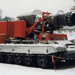 Abgaslöschfahrzeug "Hurricane" mit R-13-300 Strahltriebwerk (MiG 21) schwenkbar auf einem T-55A-Ketten-Fahrgestell montiert, 27 t (Deutsches Feuerwehr-Museum Fulda).