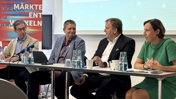 E-Mail-Sicherheit: v.l.n.r.: Matthias Gärtner (BSI), Claudia Plattner (BSI), Prof. Norbert Pohlmann (eco), Susanne Dehmel (Bitkom)