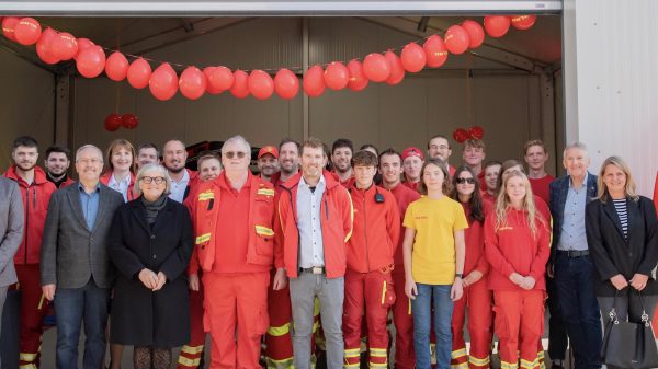 Übergabe von neuer Lagerhalle für erweiterte Ausstattung der DLRG in Schwalbach: Übergabe von neuer Lagerhalle für erweiterte Ausstattung der DLRG in Schwalbach Das Innenministerium förderte das Projekt mit einer Bedarfszuweisung über 71.999 Euro. Das Innenministerium förderte das Projekt mit einer Bedarfszuweisung über 71.999 Euro.