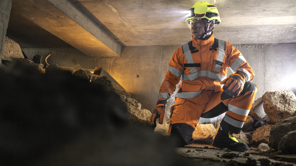 Einsatzkräfte mit MSA Bristol Schutzausrüstung mit GORE-TEX CROSSTECH PYRAD Stretch Produkttechnologie im Einsatz.