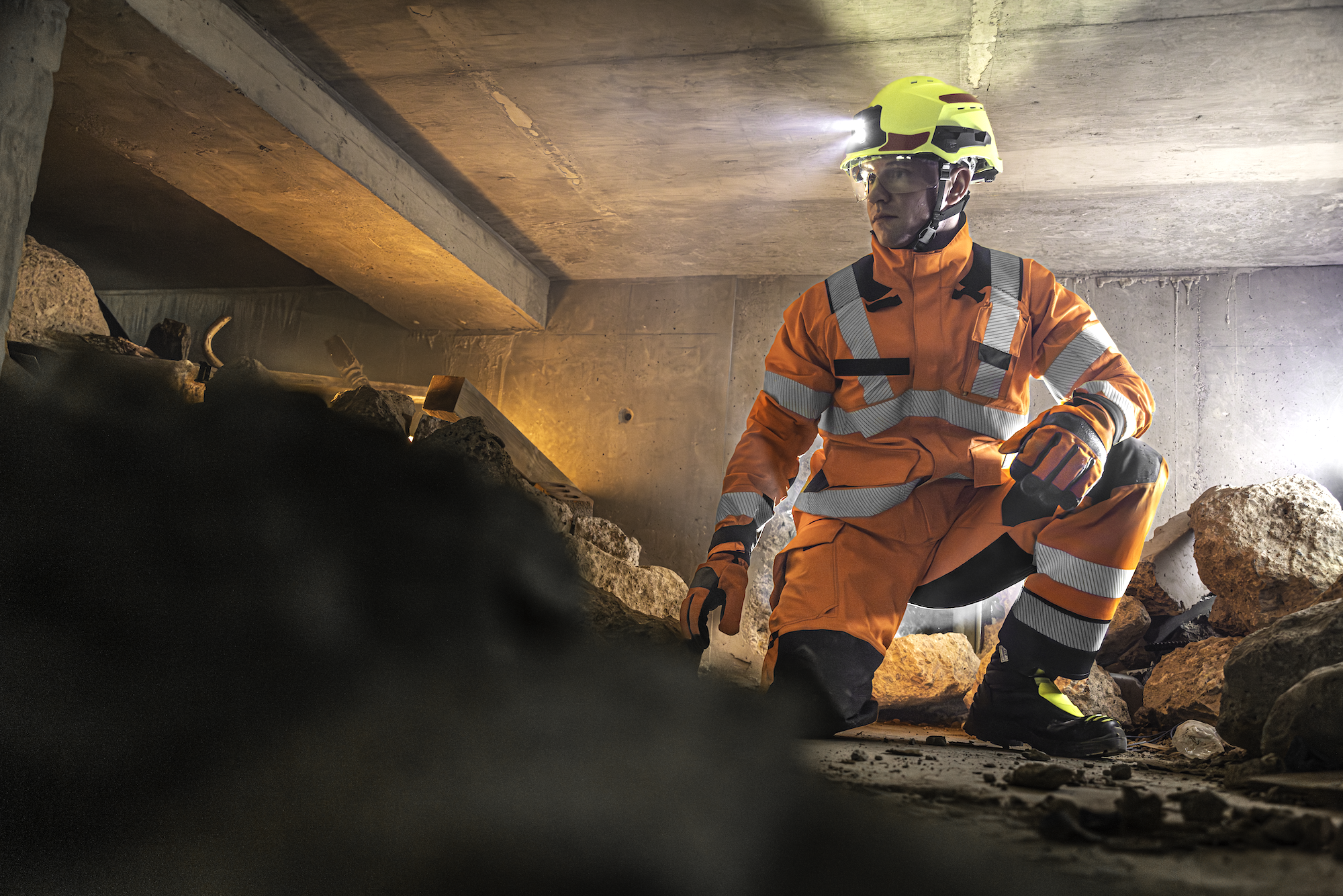 Einsatzkräfte mit MSA Bristol Schutzausrüstung mit GORE-TEX CROSSTECH PYRAD Stretch Produkttechnologie im Einsatz.