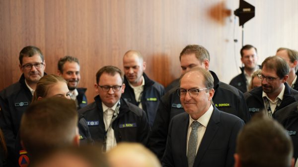 THW: Alexander Dobrindt beim Empfang im Bundesinnenministerium