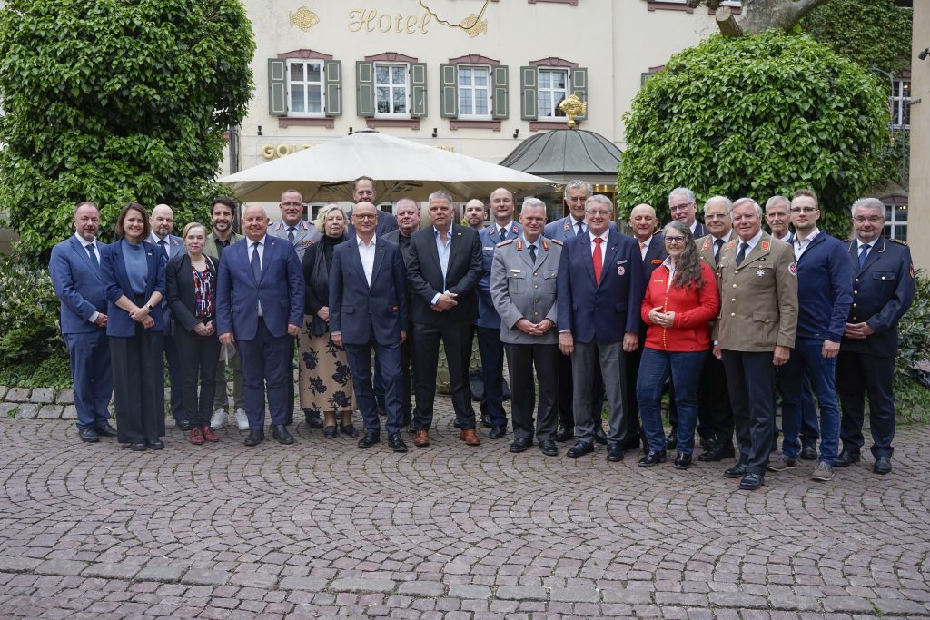 RETTmobil: Die Spitzen der großen deutschen Hilfsorganisationen sowie Vertreterinnen und Vertreter von Feuerwehr, Bundeswehr und Behörden kamen zum traditionellen "Elefantentreffen" am Rande der RETTmobil in Fulda zusammen.