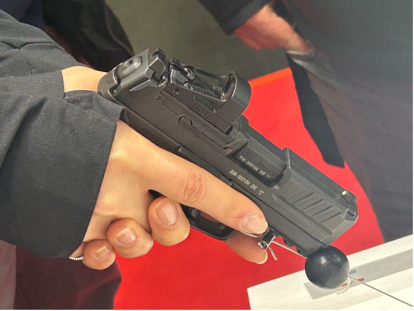 Die SFP9cc ist nicht nur optimal zum verdeckten Tragen, sondern auch für Schützen mit kleineren Händen. Aber selbst bei großen Händen liegt diese Waffe sehr gut in der Hand und lässt keine Nachteile im Vergleich zur Full Size erkennen. (Foto: AF)