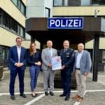 Einweihung Polizeirevier Hanau: Bürgermeister in Hanau Maximilian Bieri, Stadträtin Isabelle Hemsley, Innenminister Roman Poseck, Polizeipräsident Daniel Muth und Erster Beigeordneter Großkrotzenburg Ulrich Fischer (v.l.n.r.)