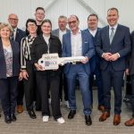 Feuerwehr-Dienstleistungszentrum „Goldener Grund-Taunus“ eröffnet: Innenminister Roman Poseck unter anderem mit Daniel Rühl, Bad Cambergs Bürgermeister; Frank Groos, Bürgermeister Brechen; Silvia Scheu-Menzer, Bürgermeisterin Hünfelden; Benjamin Zabel, Bürgermeister Selters Taunus) und Götz Esser, Bürgermeister Weilrod