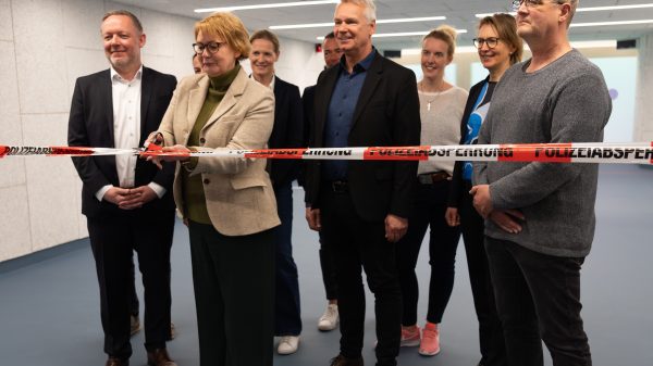Eröffnung der Raumschießanlage durch die Ministerin.