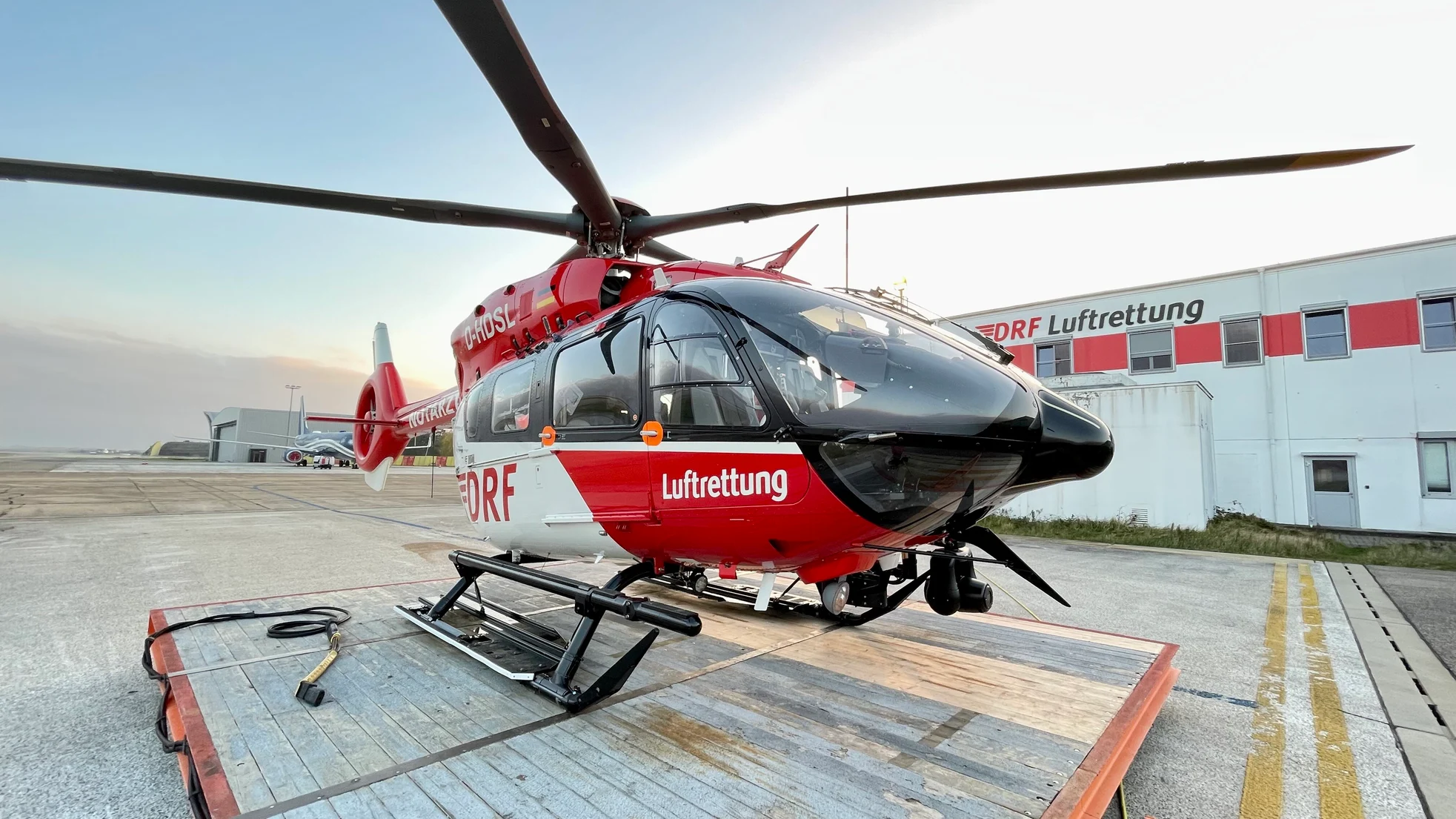 Christoph 43, eine hochmoderne H145 mit Fünfblattrotor, zieht heute um an seinen neuen und auch alten Standort an den ViDia Kliniken in Karlsruhe.