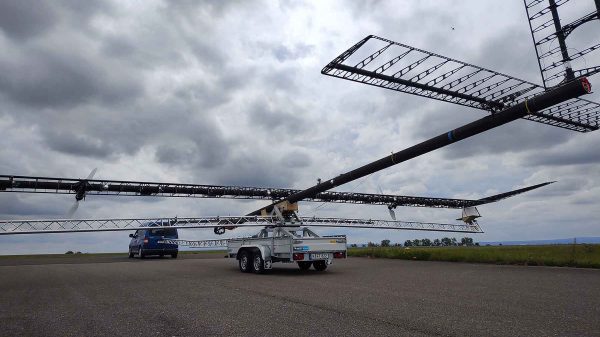 Bei den nun durchgeführten Bodentests verließ HAP-alpha erstmals im vollständig zusammengebauten Zustand den Hangar des Nationalen Erprobungszentrums für unbemannte Luftfahrtsysteme des DLR in Cochstedt.