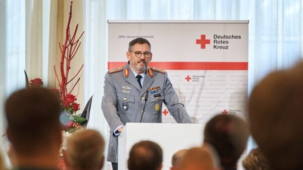 Generalstabsarzt Dr. Johannes Backus bei seiner Rede auf der Bundesversammlung des DRK in Berlin.