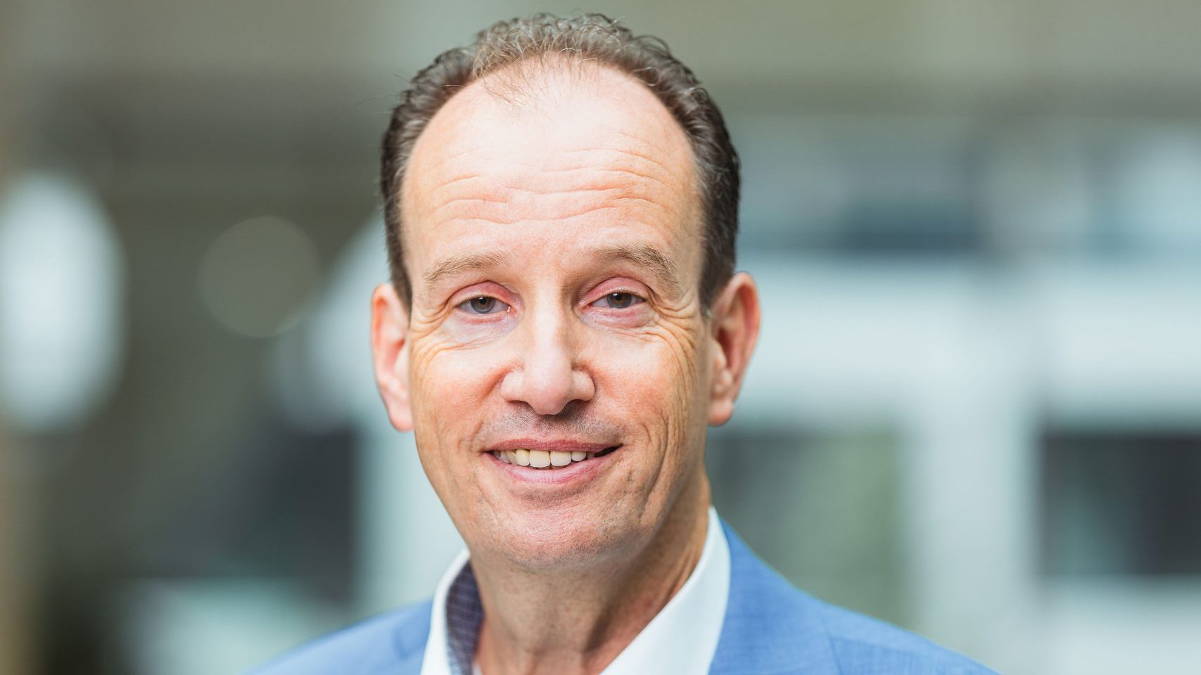 Holger Kraft ist Vice President Security Operations am Flughafen München und hat mit uns über Maßnahmen gesprochen, die im Kontext der Drohnenüberflüge am Flughafen München im Herbst 2025 ergriffen werden mussten.