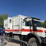 Ein Unimog, der vom Deutschen Roten Kreuz eingesetzt wird und beim Offroad-Parcours bestaunt werden konnte