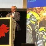Oberst i. G. Dipl.-Ing- Inform Sönke Marahrens sprach bei der diesjährigen vfdb-Jahresfachtagung über die Mechanismen hybrider Bedrohungen im Kontext der Gefahrenabwehr