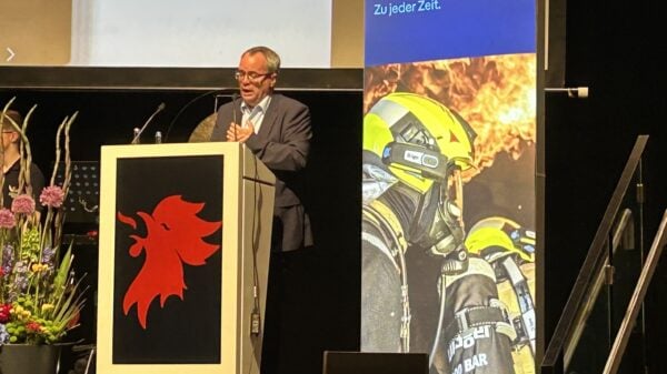Oberst i. G. Dipl.-Ing- Inform Sönke Marahrens sprach bei der diesjährigen vfdb-Jahresfachtagung über die Mechanismen hybrider Bedrohungen im Kontext der Gefahrenabwehr