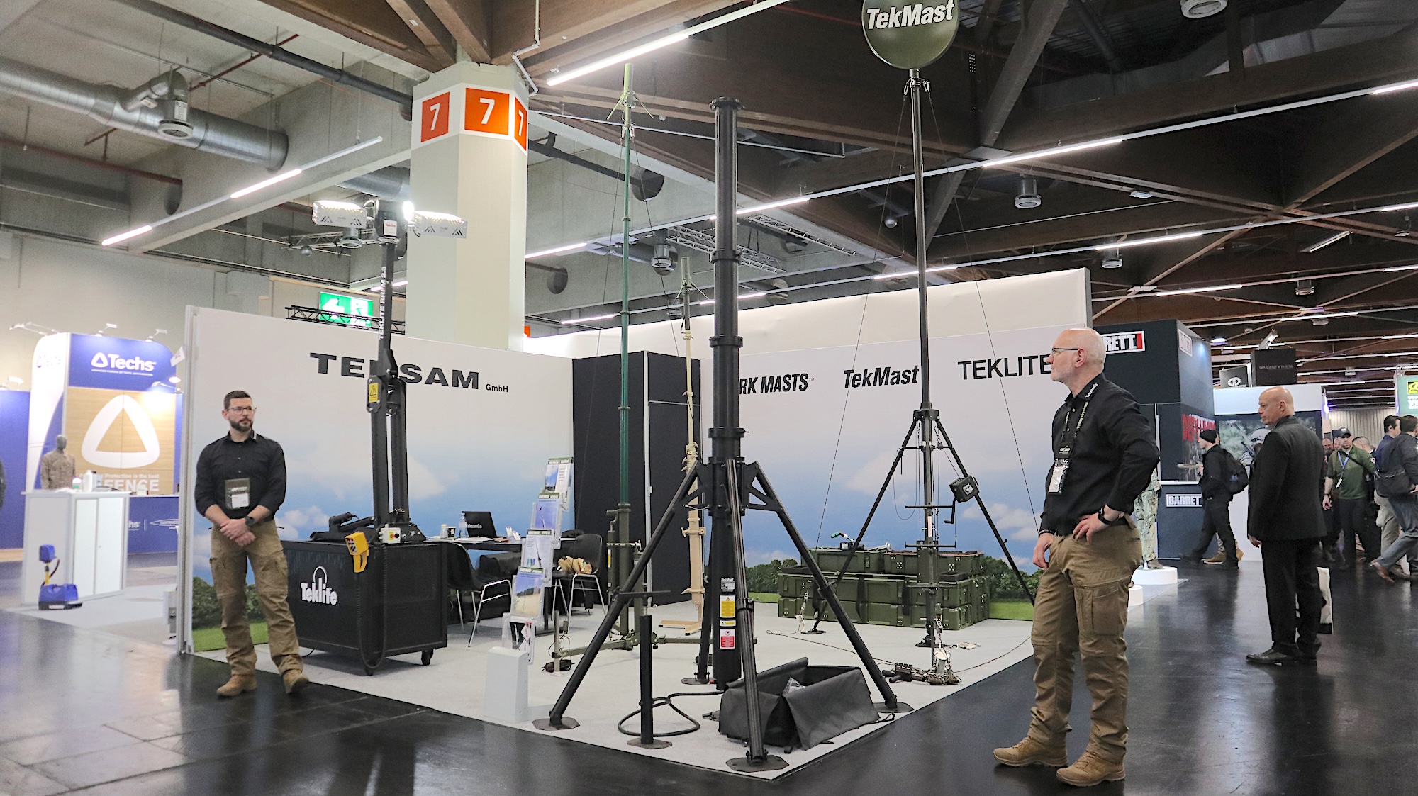 Kopflast: Teksam zeigt neben dem neuen Mast auch bewährte Produkte auf der Enforce Tac