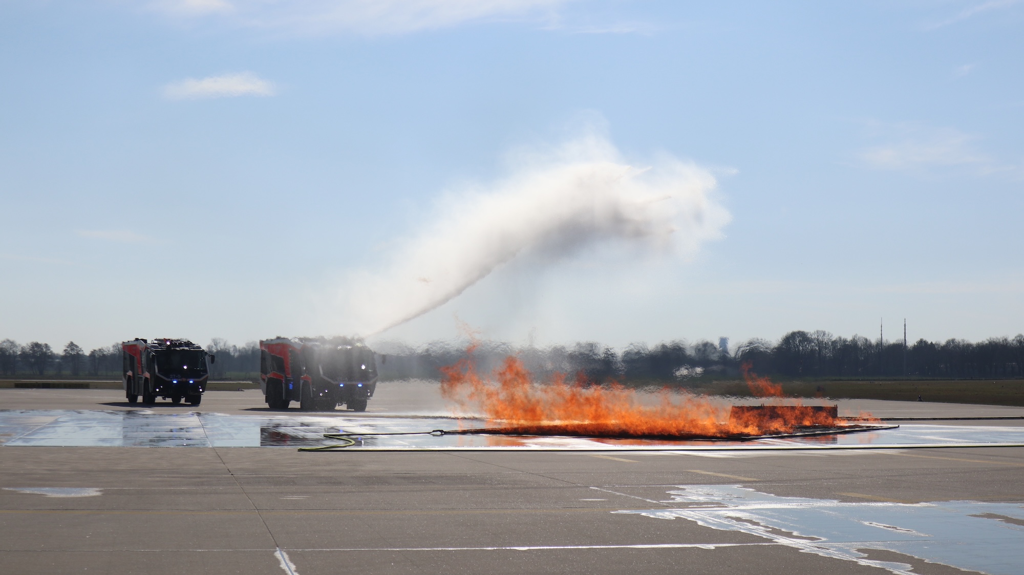 Interschutz 2026 – Größer und wichtiger denn je. In Hannover gab es heute bereits einen Vorgeschmack auf die Messe: Flugzeug-Brandbekämpfung.
