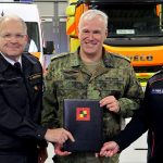 Unterzeichneten heute in Berlin eine priviligierte Partnerschaft (v.l.n.r.): Oliver Meermann, Mitglied des Bundesvorstandes der Johanniter-Unfall-Hilfe, Generaloberstabsarzt Dr. Ralf Hoffmann, Befehlshaber des Zentralen Sanitätsdienstes der Bundeswehr, und Albrecht Prinz von Croy, Vizepräsident des Malteser Hilfsdienstes.