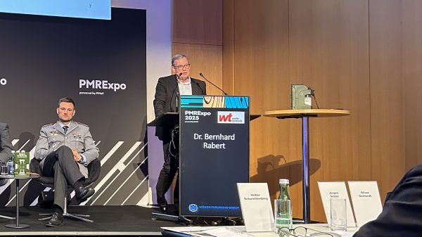 Dr. Bernhard Rabert von Netz33 beim Symposium der PMRExpo 2025