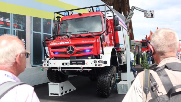 Mercedes-Benz Trucks : Unimog U 5025 – Tanklöschfahrzeug für Wald und Wasser – auf der Interschutz 2026.